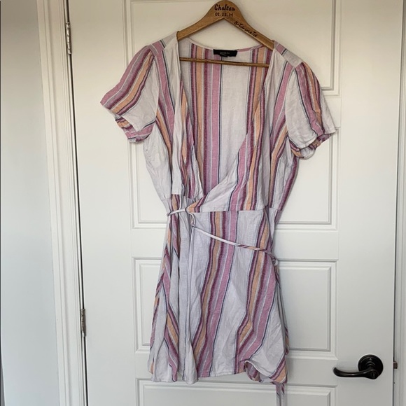 Linen wrap dress. - Picture 1 of 1